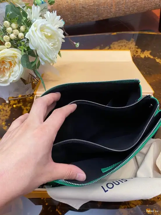VUITTON LOUIS PM COUSSIN 0702